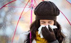 Omikron a przeziębienie — jak odróżnić objawy? Wyjaśnia lekarz