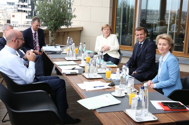 Ursula von der Leyen, Charles Michel, Emmanuel Macron, Anglea Merkel. Szczyt UE