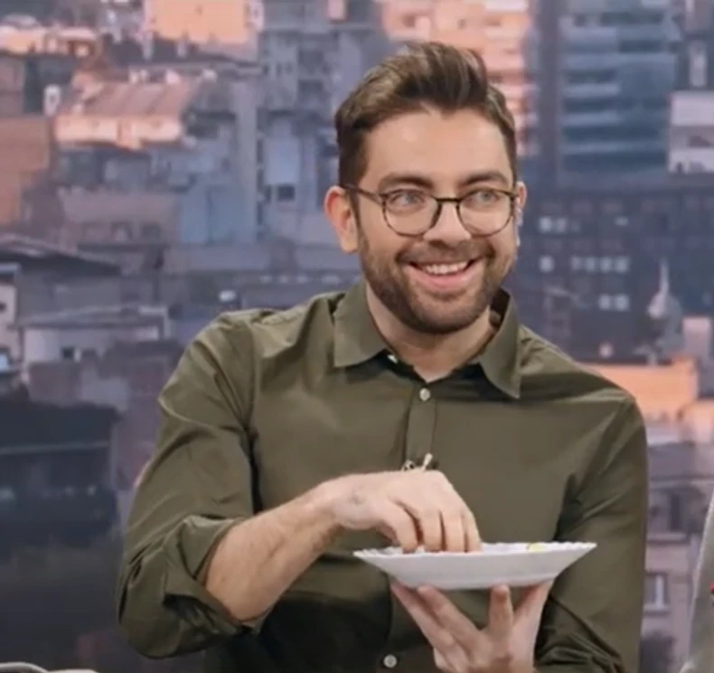 Danilo Mašojević jede crve u Jutarnjem programu