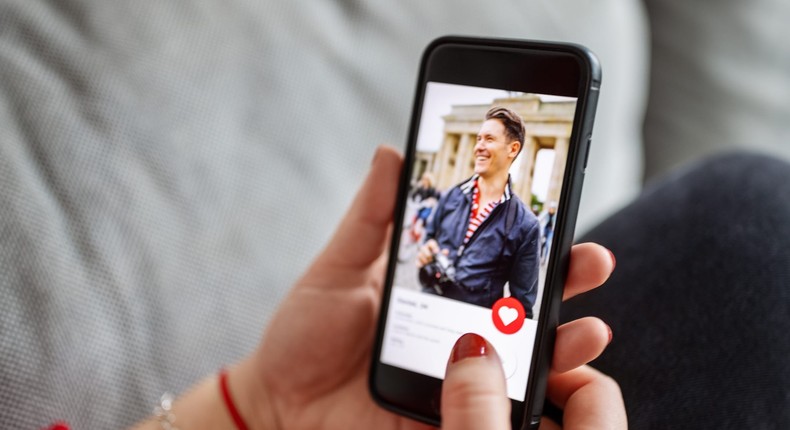 3 signs you should take a break from dating apps — and how to have a ...