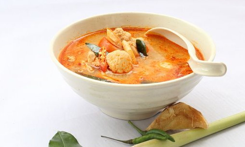 Zupa tom yum z kurczakiem