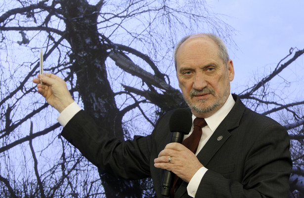 "Macierewicz czuje się bezkarny". Twój Ruch zbada jego działałność