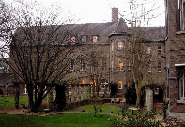 6. Maastricht University (Holandia),
wynik: 61,7 pkt/100.
Maastricht University ma prawie 16 tys. studentów, z których 43 proc. to obcokrajowcy.
Zdjęcie: Wydział Ekonomii - Kleon3 (Own work) [CC-BY-SA-3.0 (http://creativecommons.org/licenses/by-sa/3.0)]