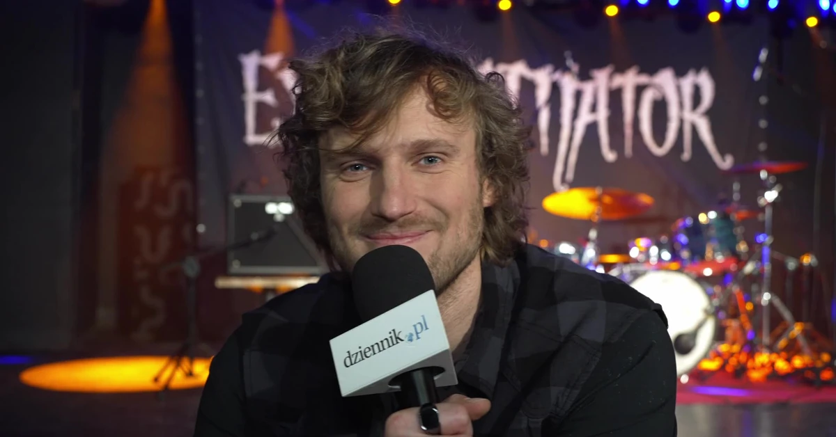 Świąteczne życzenia od Karola Dziuby. Gdzie zaprasza na Sylwestra?