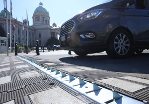 Ležeći policajci sa šiljcima
