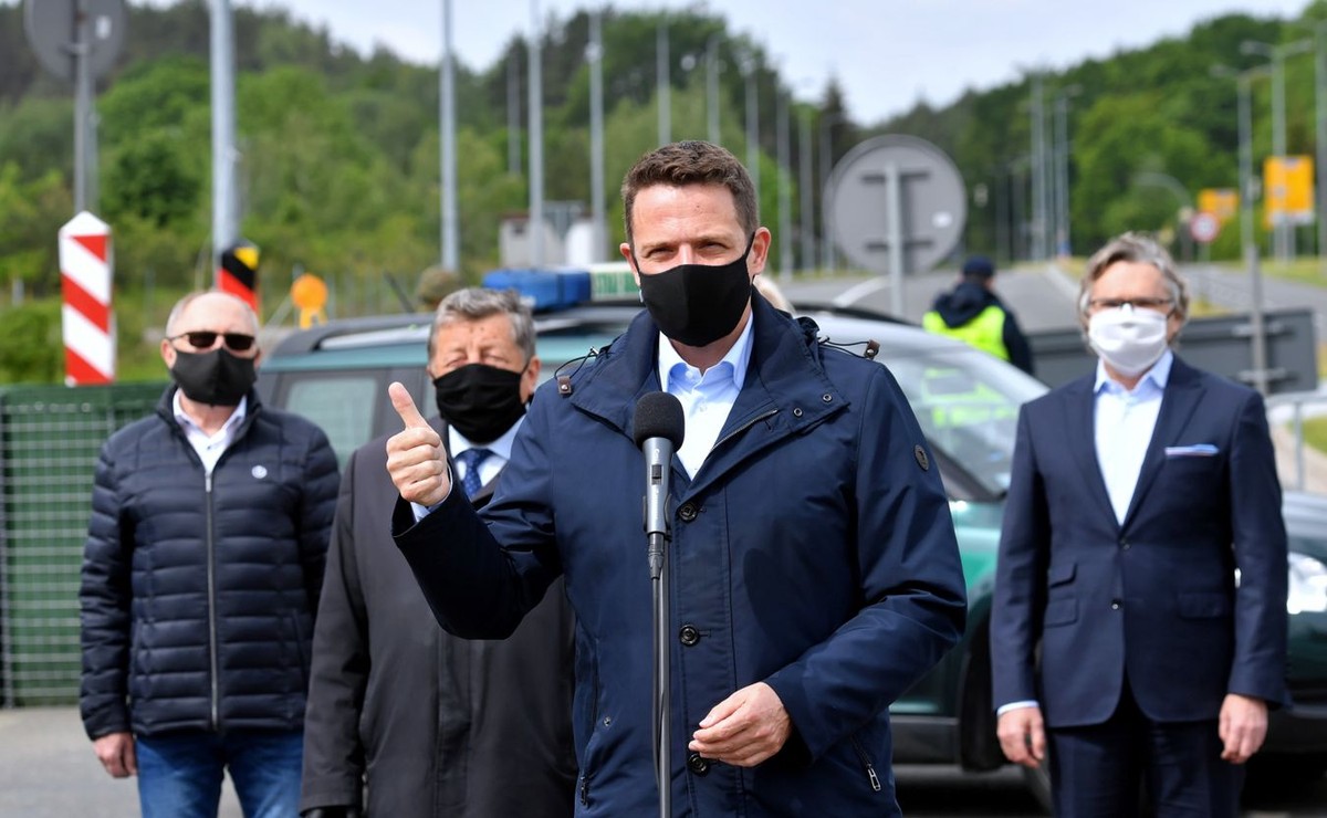 Rafał Trzaskowski kciuk