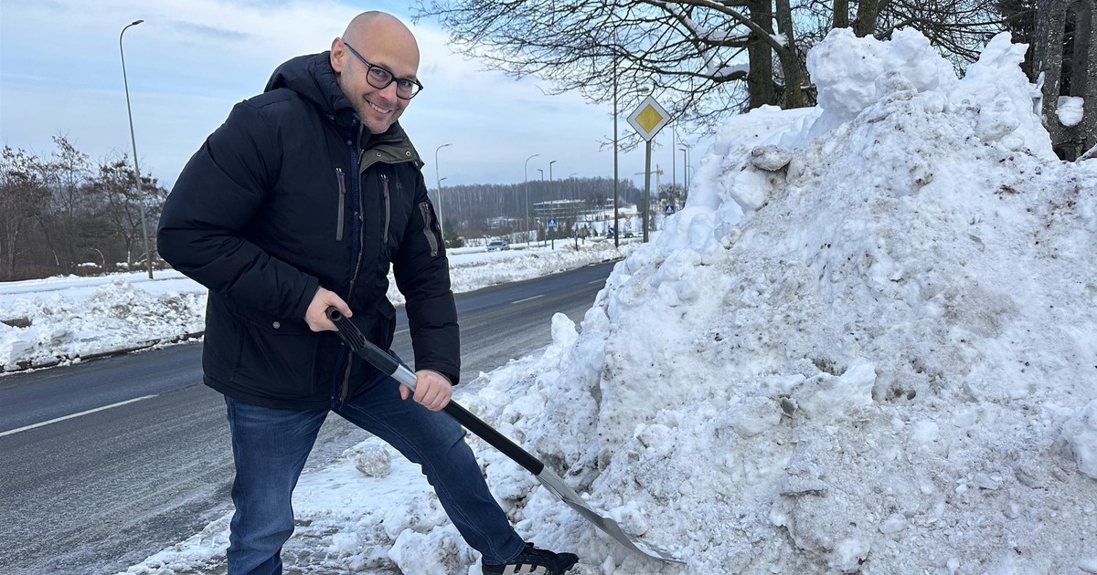 Olsztyńskie osiedle sparaliżowane przez śnieżycę. Na pomoc ruszył pan Maciej