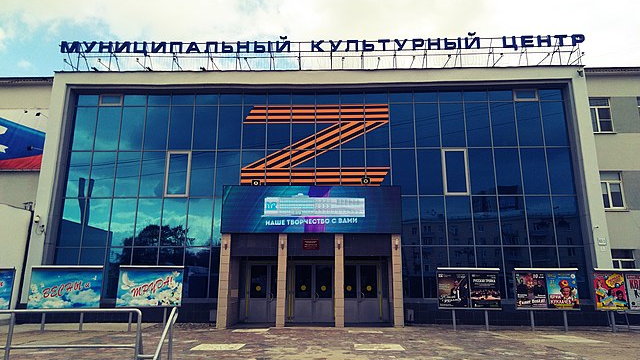 Litera "Z" na budynku Miejskiego Centrum Kultury w Riazaniu w Rosji