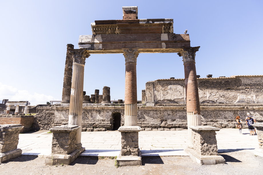 Wiosenny wyjazd do Włoch to szansa na zobaczenie pobudzających wyobraźnię ruin starożytnego miasta o nazwie Pompeje