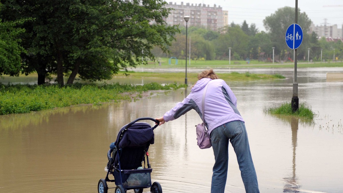 RZESZÓW OPADY DESZCZU POWÓDŹ