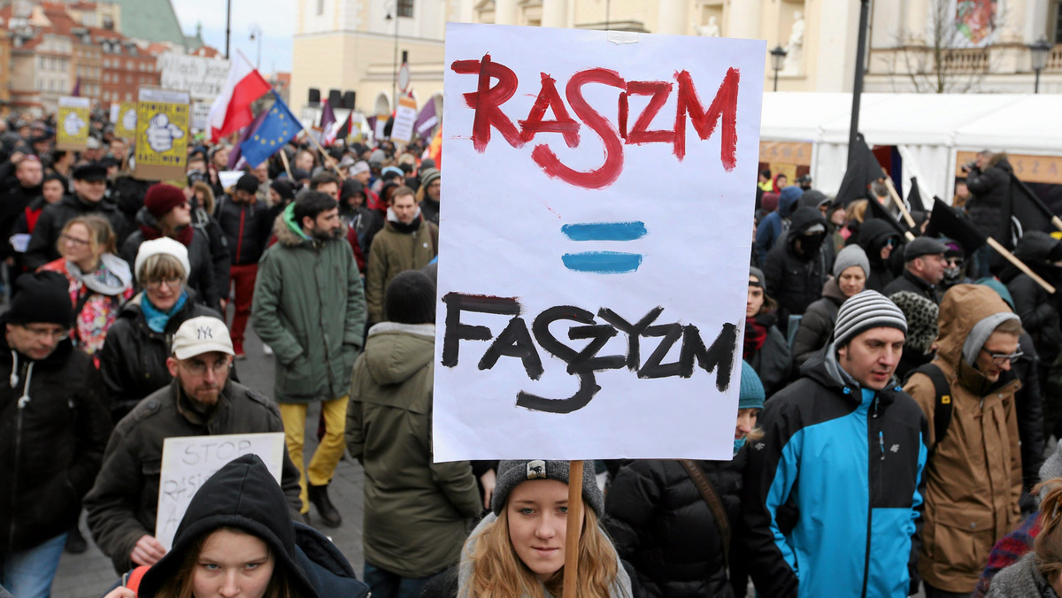 Senat Uniwersytetu Ekonomicznego w Poznaniu poparł uchwałę podjętą przez Senat Uniwersytetu im. Adama Mickiewicza w sprawie przeciwstawiania się ksenofobii.