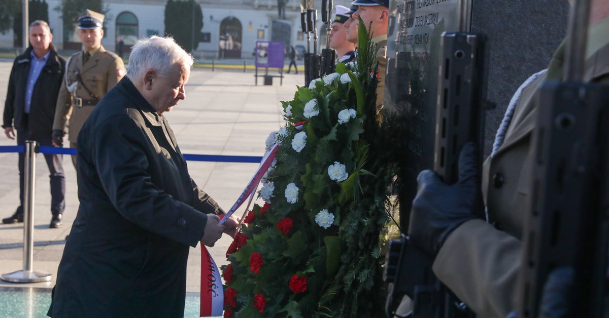 Incydent z udziałem Jarosława Kaczyńskiego przed pomnikiem smoleńskim. "Puszczają nerwy"