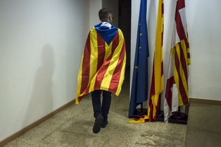 Hiszpania: Katalońscy ministrowie trafili do więzienia. Puigdemont czeka w Belgii