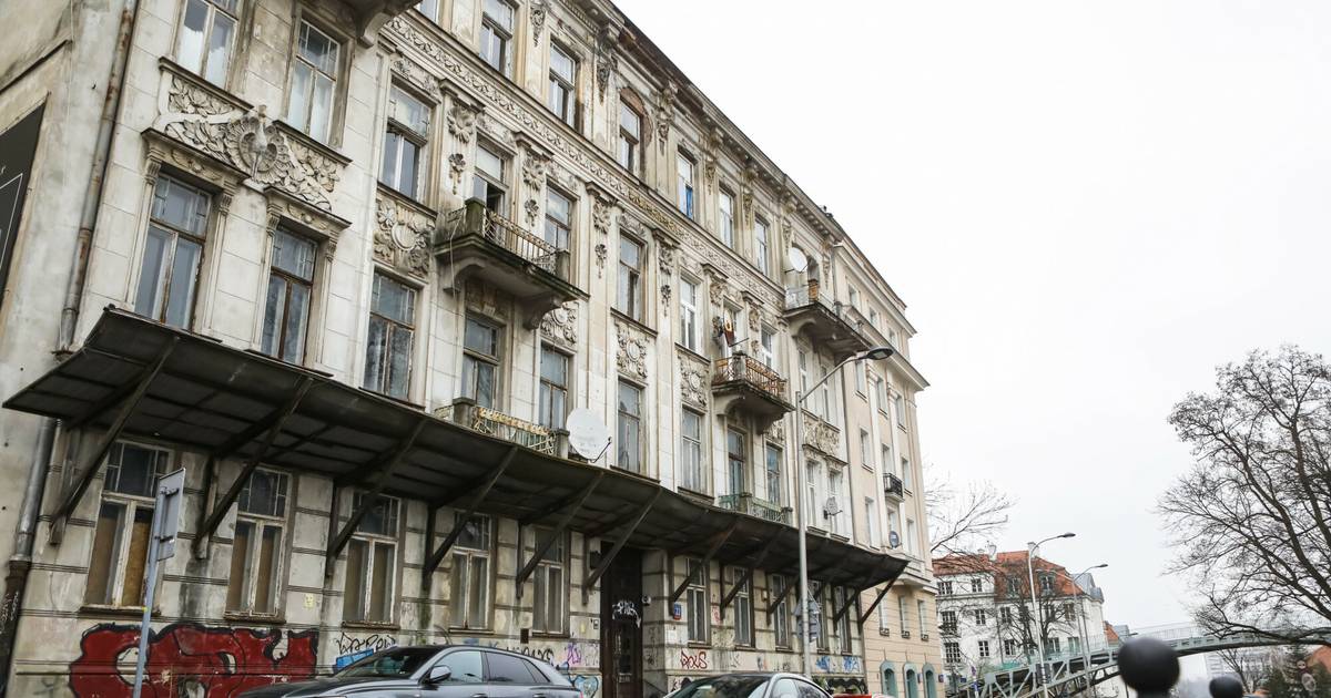 Secesyjna perełka Warszawy rozpada się w oczach. Właściciele kamienicy ukarani