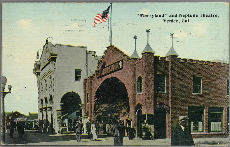 Arcade Merryland i kino Neptune w Venice w Kalifornii Fot. Public Domain