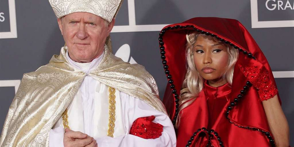 Nicki Minaj - Grammy 2012 - papież