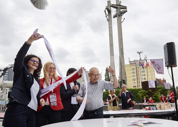 Dulkiewicz podkreśliła w poniedziałek na briefingu prasowym przed wejściem Do Europejskiego Centrum Solidarności, że dzisiaj wszystkie drogi prowadzą do Gdańska, bo tu świętujemy Święto Wolności i Solidarności.