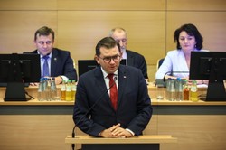 Nocny wpis posła PiS. Grzmi o zdradzie