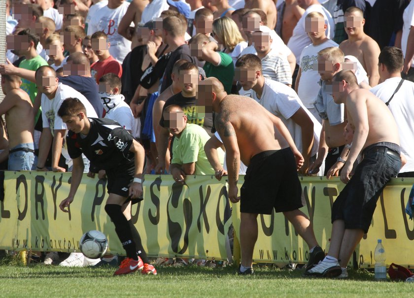 Stadionowi bandyci terroryzują kraj