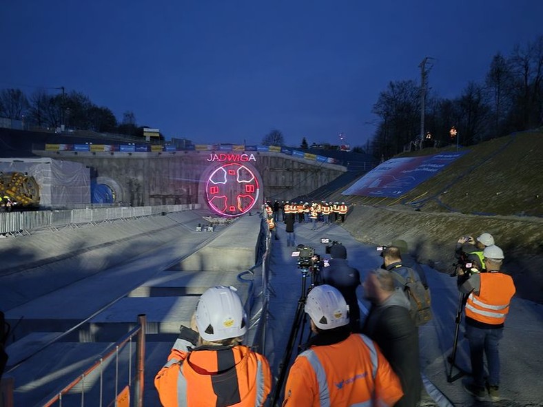 Budowa tunelu pod Pisarzową