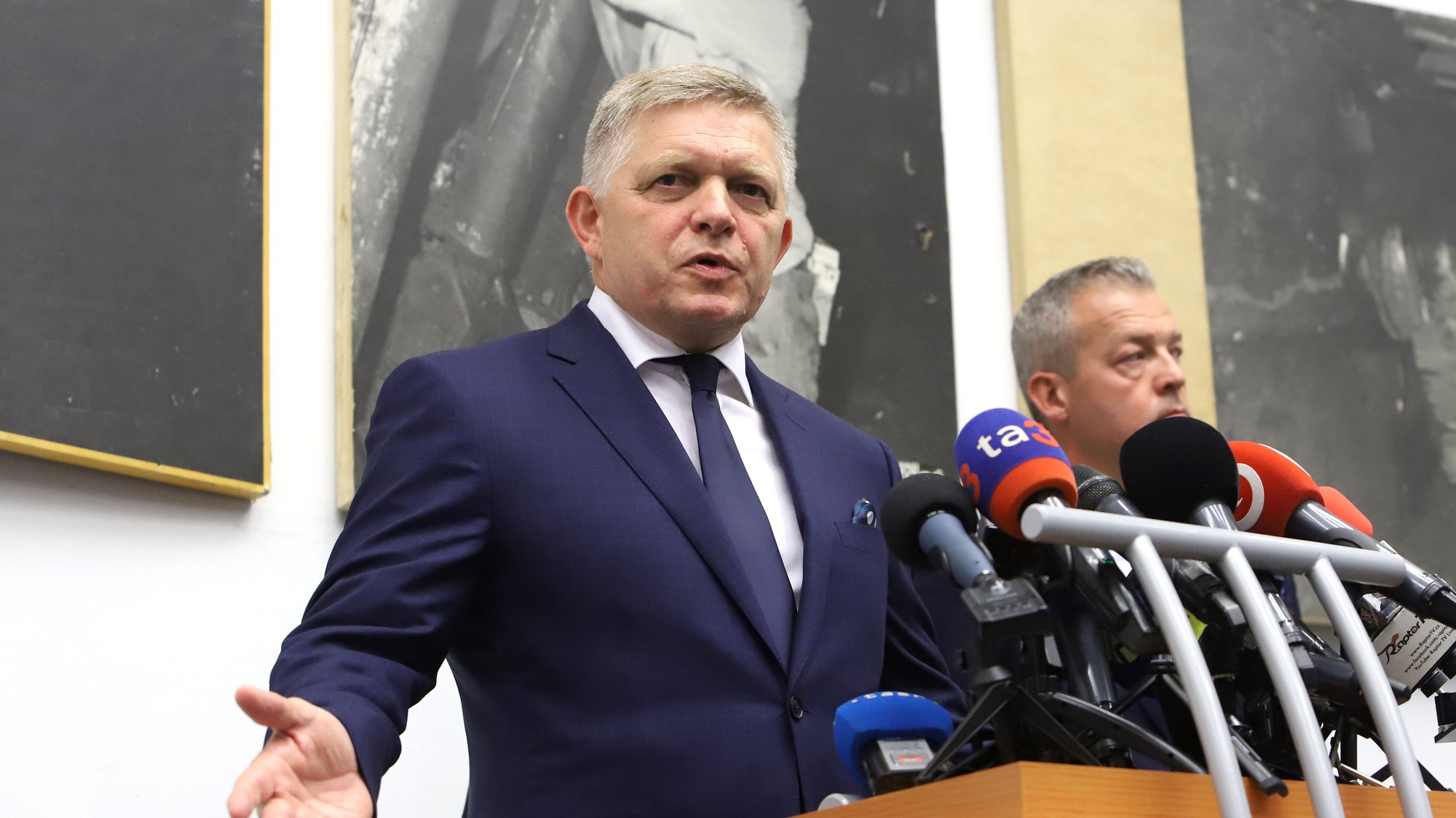 Predseda vlády SR Robert Fico (Smer-SD).