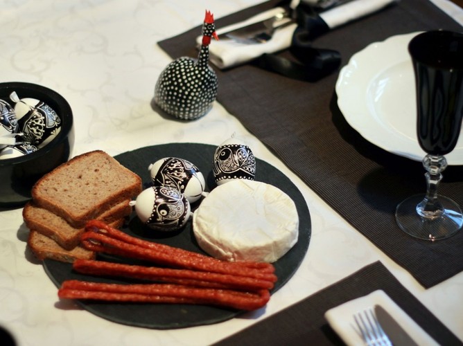 Jak udekorować stół na Wielkanoc - inspiracje z Bombkarni