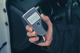 Jakie wymagania powinien spełniać alkomat, za pomocą którego pracodawca będzie kontrolował pracowników [Poradnia bhp]