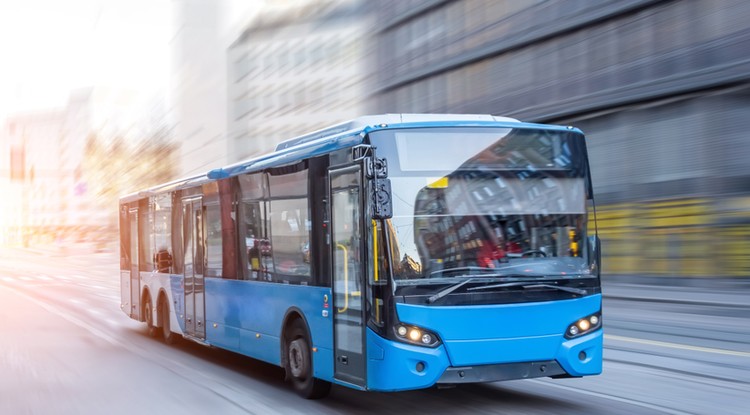 Lezuhant egy busz Fotó: Getty Images