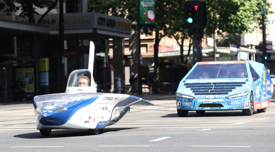 Bridgestone World Solar Challenge to międzynarodowe wydarzenie dla samochodów zasilanych energią słoneczną pokonujących 3 tys. km przez australijski busz