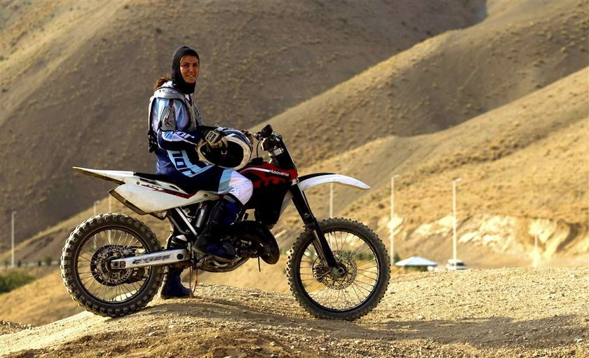Islamistka startuje w wyścigach motocrossowych