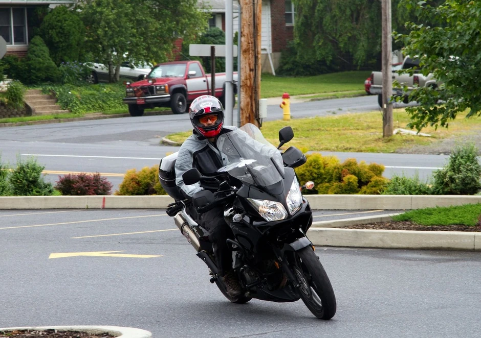 Bajker na motoru -. ilustracija