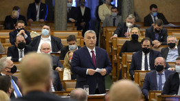 Keményen osztotta egymást Orbán és Jakab a Parlamentben – Megint kikapcsolták a jobbikos politikus mikrofonját