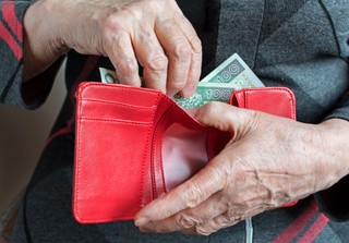 Po waloryzacji to świadczenie dla seniorów wzrośnie o kilkaset złotych. Od marca przelew od ZUS w wysokości 6938 zł
