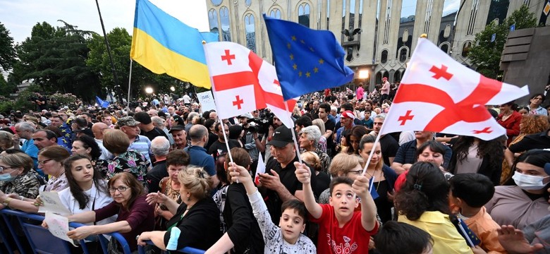 Wściekli Gruzini wyszli na ulice. Oskarżają swój rząd o "romans z Kremlem"