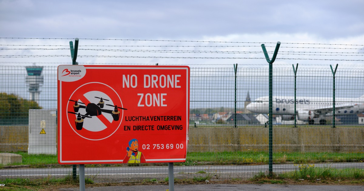 Ruch na lotnisku w Brukseli wstrzymany. Powodem pojawienie się drona