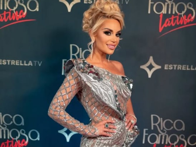 Žena prima krv svog sina kako bi zadržala mladolik izgled i zaustavila starenje