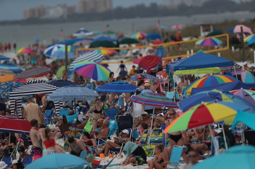 Uprkos epidemiji i upozorenjima neke plaže na Floridi su pune ljudi