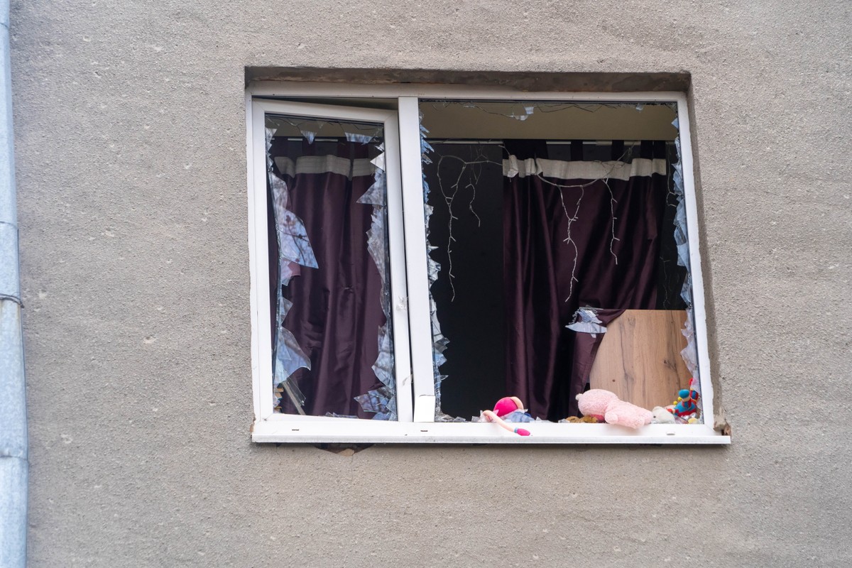 Ukraina. Zniszczenia w wyniku eksplozji rosyjskiego pocisku