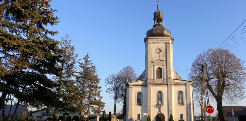 Ktoś rozesłał nagie zdjęcia księdza. Duchowny chce ścigać winnych. Adwokat księdza: Romans to nie przestępstwo!