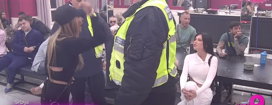 Obezbeđenje uletelo u Zadrugu 9 Elitu zbog Stanije i Aneli