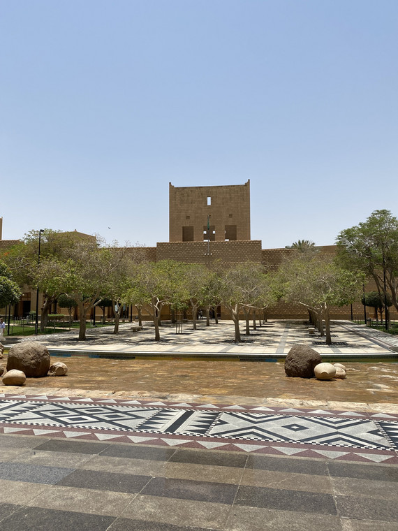 Ogród obok Muzeum Narodowego Arabii Saudyjskiej