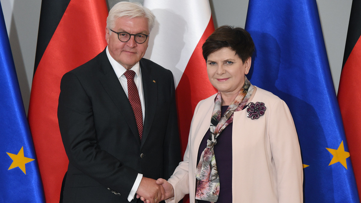 Stosunki dwustronne i kwestie europejskie w kontekście przyszłości UE to tematy rozmowy w Warszawie premier Beaty Szydło i prezydenta Niemiec Franka-Waltera Steinmeiera - podała kancelaria premier.