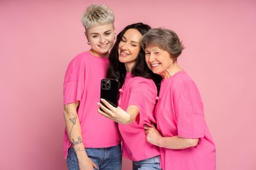 Fiatalon mellrákkal: nők, akik nem adták fel - így talált reményt és gyógyulást ez a 3 nő a korai kezdetű mellrák után