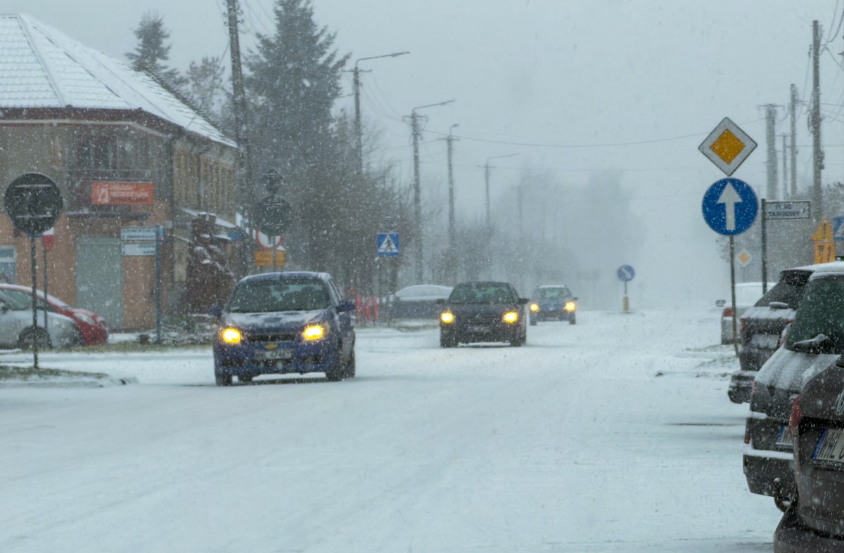 Alert RCB dla 9 województw. Ostrzeżenie przed intensywnymi opadami śniegu i oblodzeniem