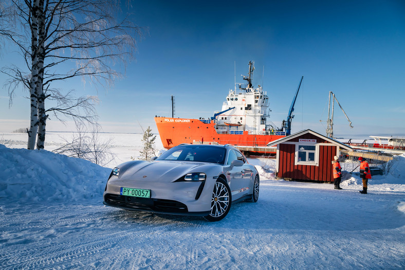 Porsche Taycan na wyprawie zimowej w Finlandii