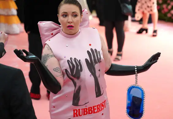 Lena Dunham rozebrała się na Instagramie i tym samym skłoniła kobiety do zwierzeń