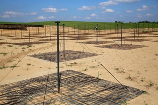 Pod Olsztynem otwiera się okno na wszechświat. Zobacz zdjęcia z budowy radioteleskopu