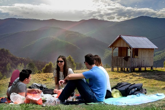 TOP 5 IZLETIŠTA ZA PRVI MAJ NA OKO SAT VREMENA OD BEOGRADA! Malo ljudi zna za njih, a GUŽVE nema: Priroda je magična i prizori NESTVARNI