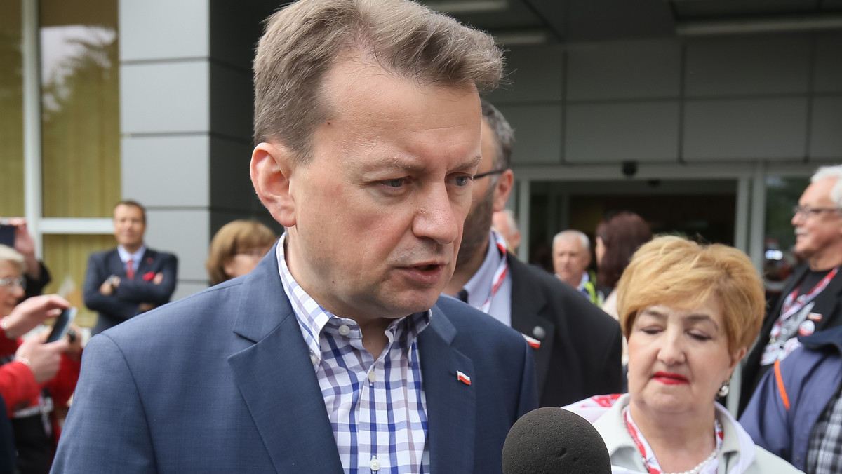 - Zarzucają nam, ci z totalnej opozycji, że nie jesteśmy solidarni - to kłamstwo, my pomagamy na miejscu, tam, gdzie ta pomoc jest efektywna - oświadczył dziś minister Mariusz Błaszczak. I wskazał, odnosząc się do polityki UE ws. kryzysu zw. z uchodźcami, że: "naszym zadaniem, polskiego rządu, jest zatrzymanie tego wszystkiego, co próbuje nam się narzucić".
