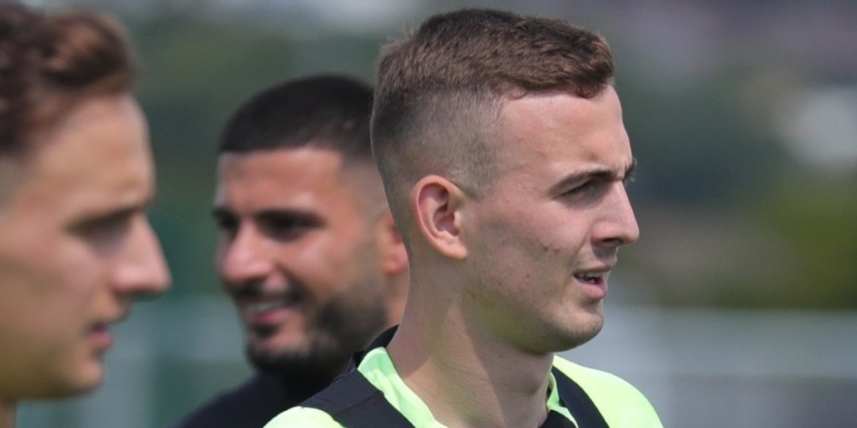 Kacper Kozłowski na treningu z pierwszą drużyną Brighton! Czy Polak pozostanie w ekipie z Premier League, czy może ponownie zostanie wypożyczony?  